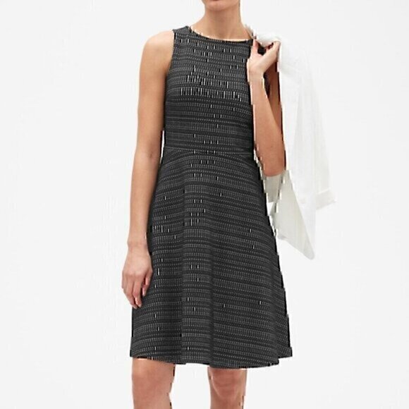BANANA REPUBLIC Jacquard Fit & Flare Dress Black White Sleeveless Work PETITE 2P - Picture 1 of 12